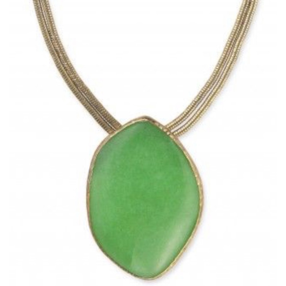 Stella & Dot gold and jade pendant necklace